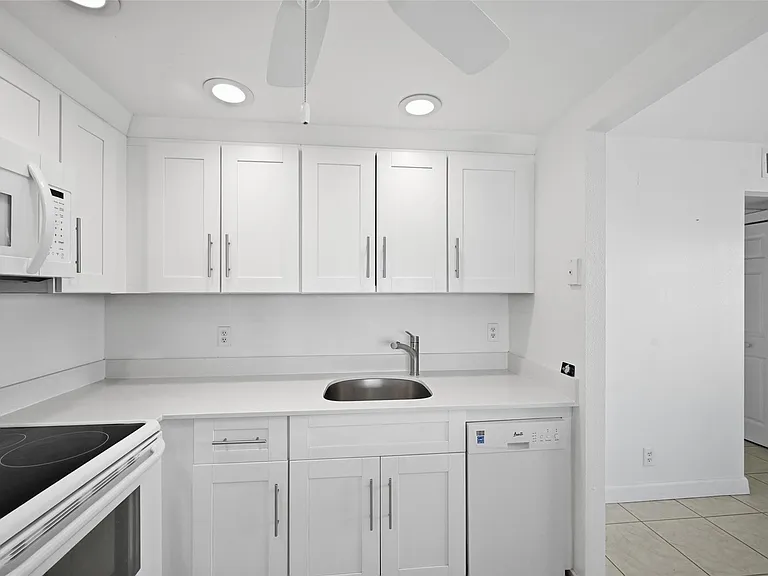 451 Monaco Park #J — Photo 11