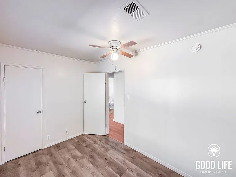 3895 King St — Photo 9