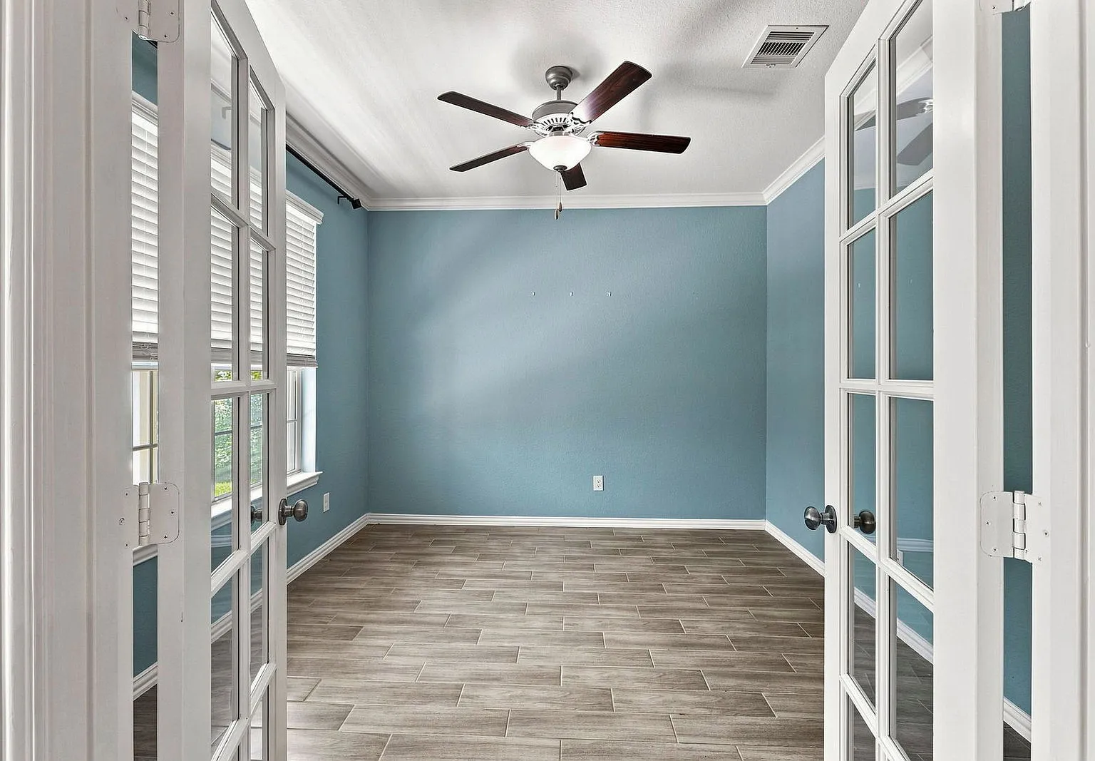 4 bed, 3.5 bath, 2964 sqft, $3,349 — Photo 4