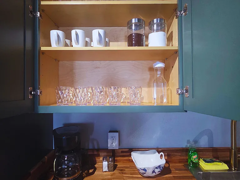 Premium glassware, mugs & coffee for a great stay