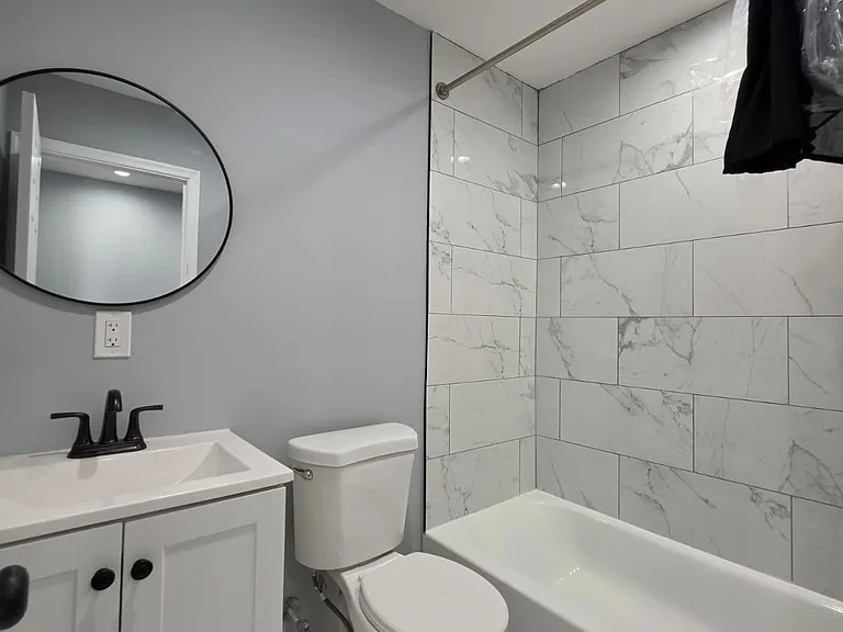 2920 E Madison St — Photo 26