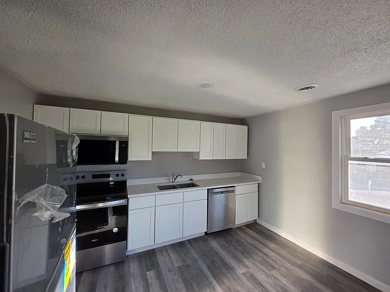 107 Grundy St — Photo 1