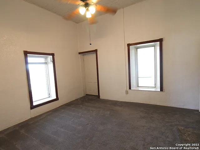8811 FM 471 N — Photo 14
