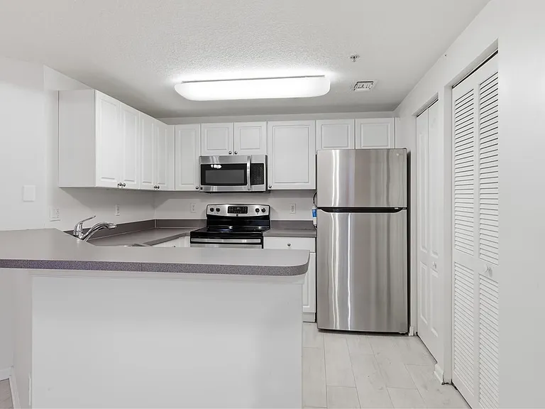 5090 Fairways Cir #H107 — Photo 1