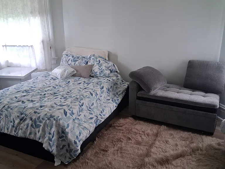 1239 Yarmouth Ave — Photo 3