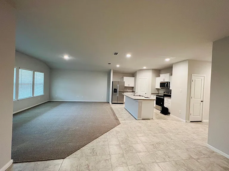 412 Alva St — Photo 8