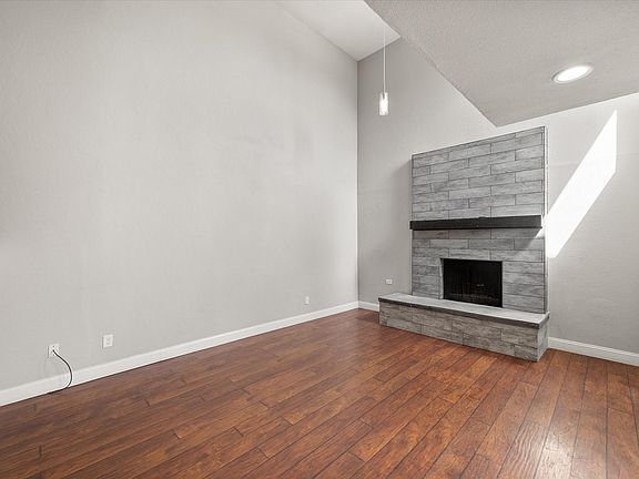 2nd image of 207 E Harwood Rd APT 10