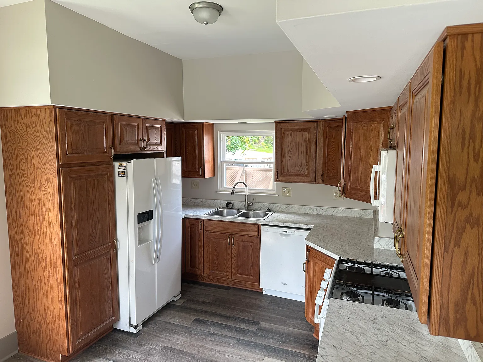 411 Sells Ln photo 1