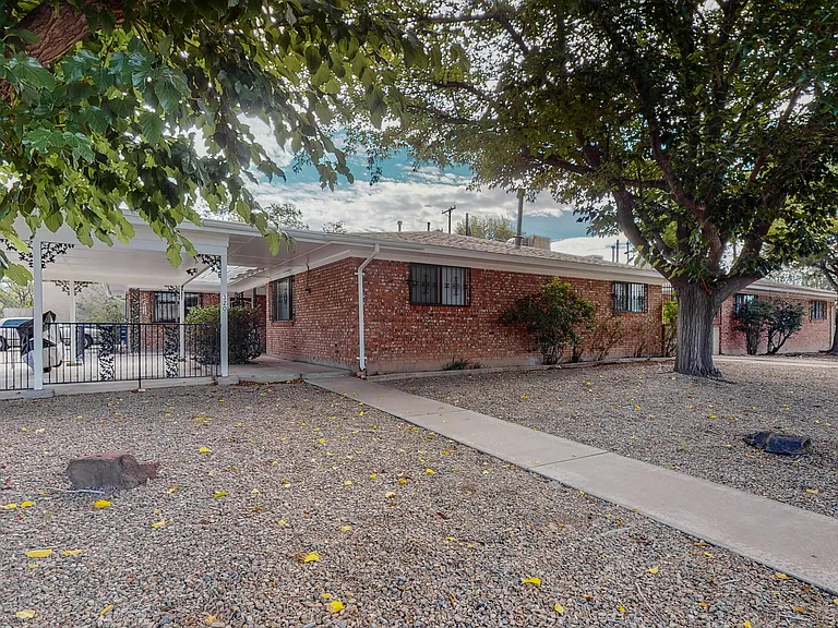 Alvarado Dr NE — Photo 24