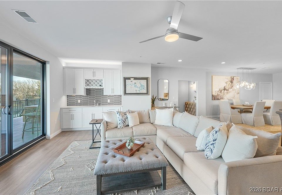 1st image of 166 Captiva Dr #1E