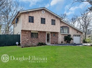 3 Radburn Dr, Hauppauge, NY 11788