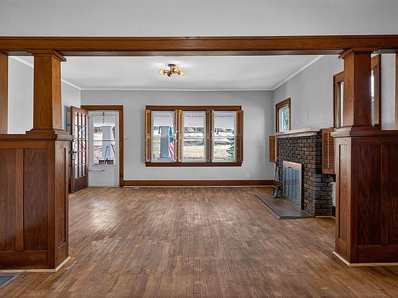 5th image of 402 Locust St