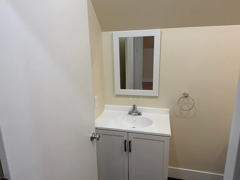 815 E Locust St — Photo 15