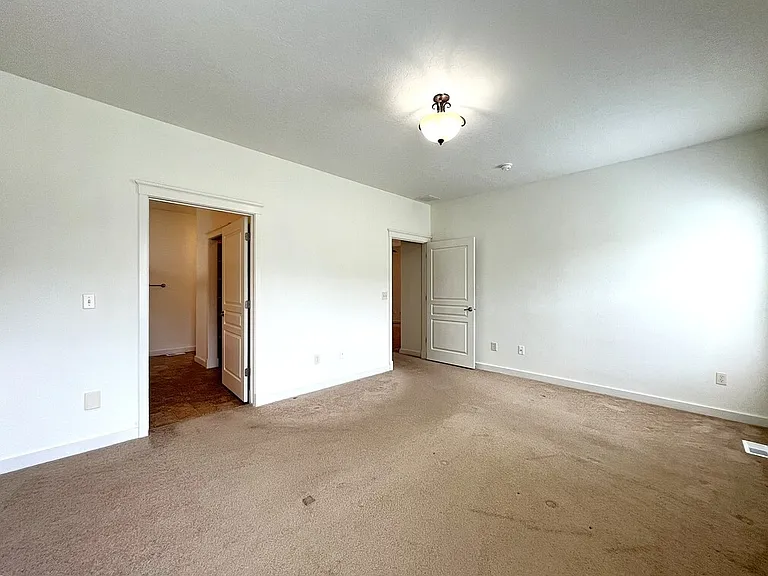 717 W Claire St — Photo 29