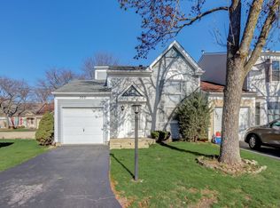 300 W Cherrywood Dr, Palatine, IL 60067