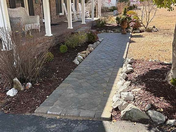 3rd image of 1041 Huntington Dr