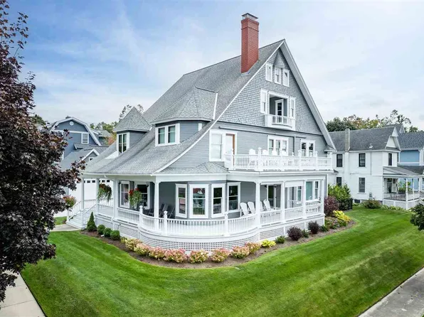 604 Bay St, Petoskey, MI 49770