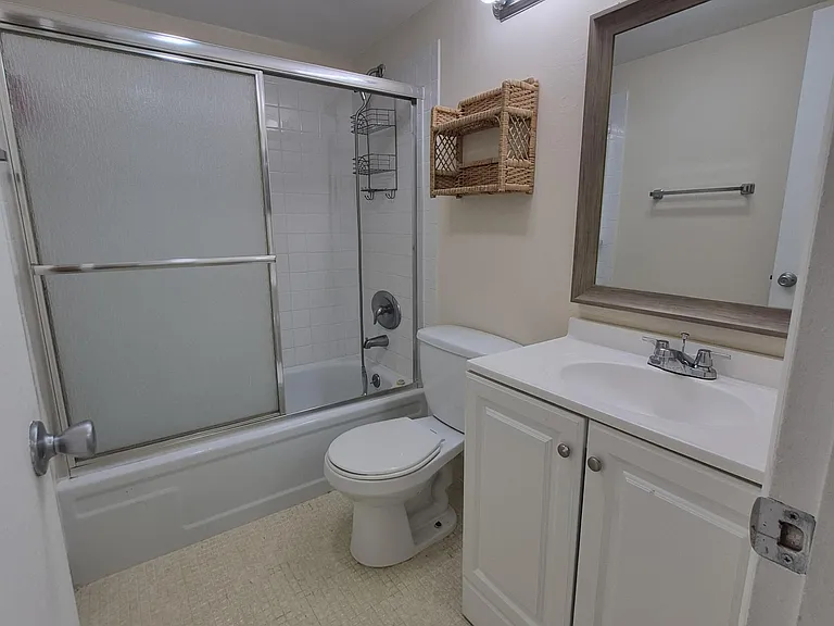 118 Kent St #H — Photo 6