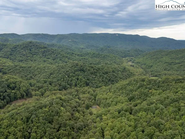 000 Jakes Mountain Road, Deep Gap, NC 28618