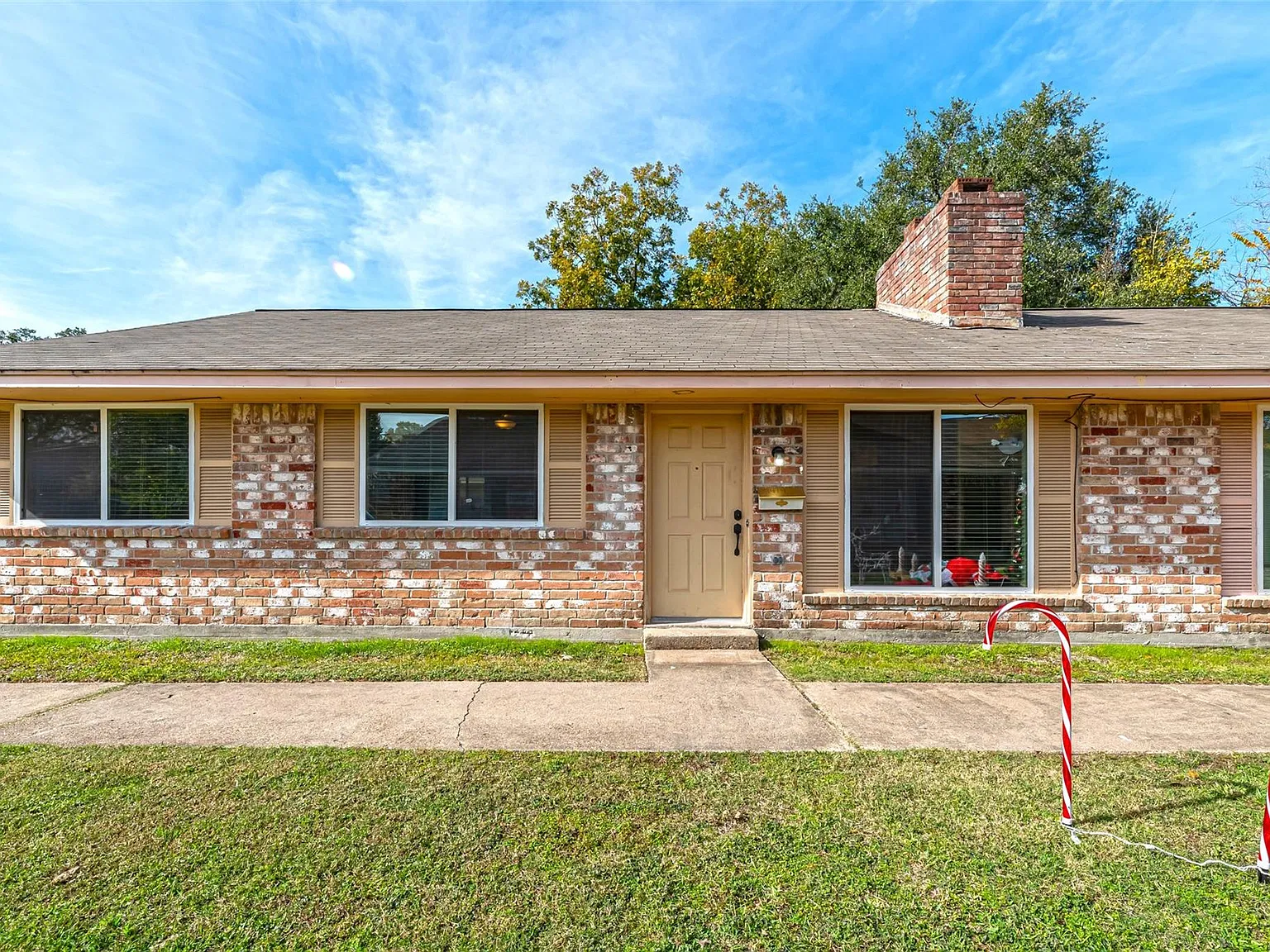 3 bed, 2.0 bath, 2772 sqft, $1,800 — Photo 3