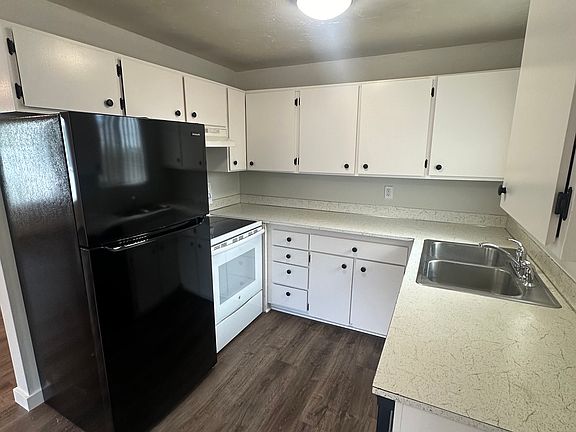 2nd image of 3490 Chambers St
