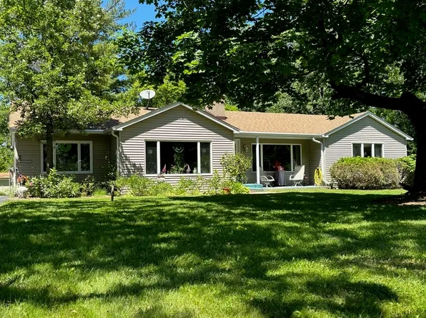 5600 Gages Lake Rd, Libertyville, IL 60048