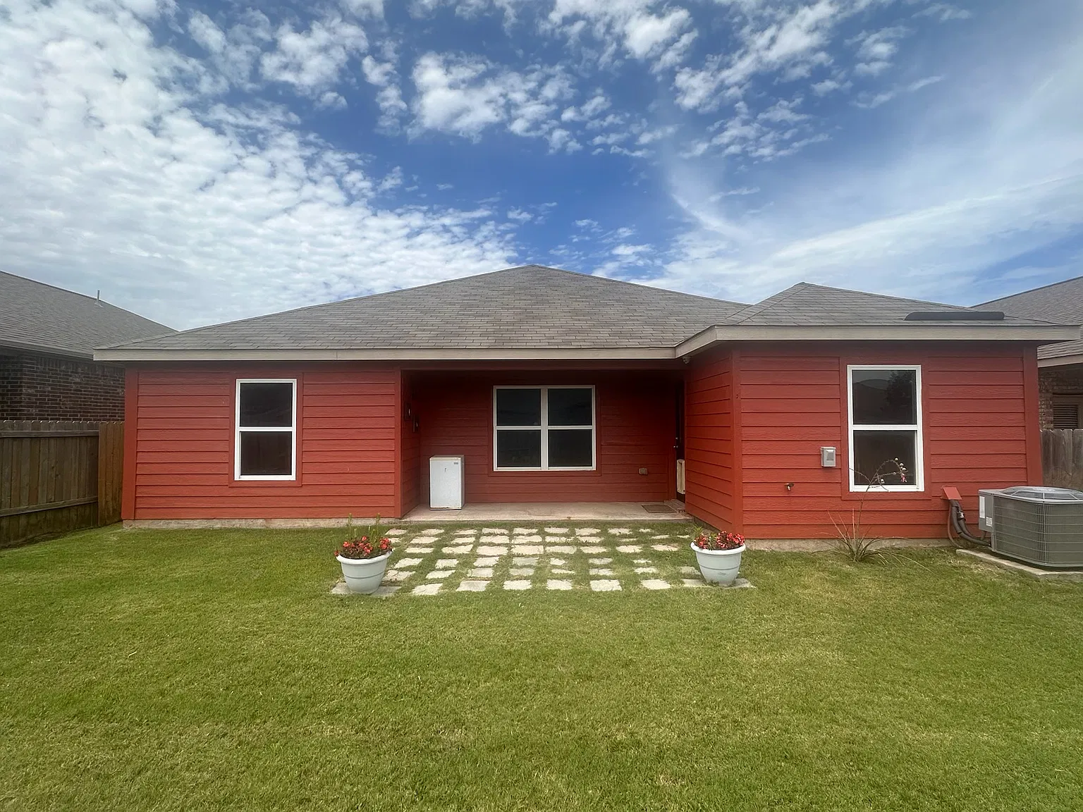 4 bed, 1658 sqft, $2,700 — Photo 2