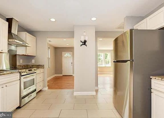 5th image of 303 McKinney St