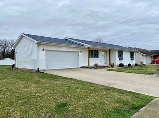 1210 Taylor Dr, Olney, IL 62450