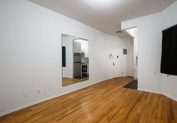 2nd image of 310 W 49th St APT 1C