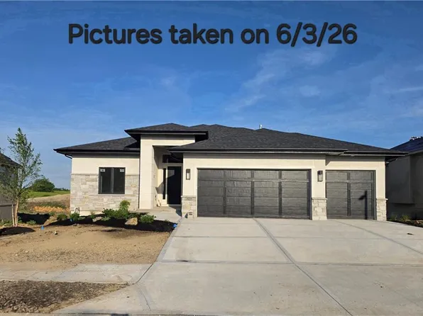 11271 S Sunray Dr, Olathe, KS 66061