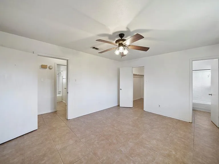 521 Gardenia St — Photo 6