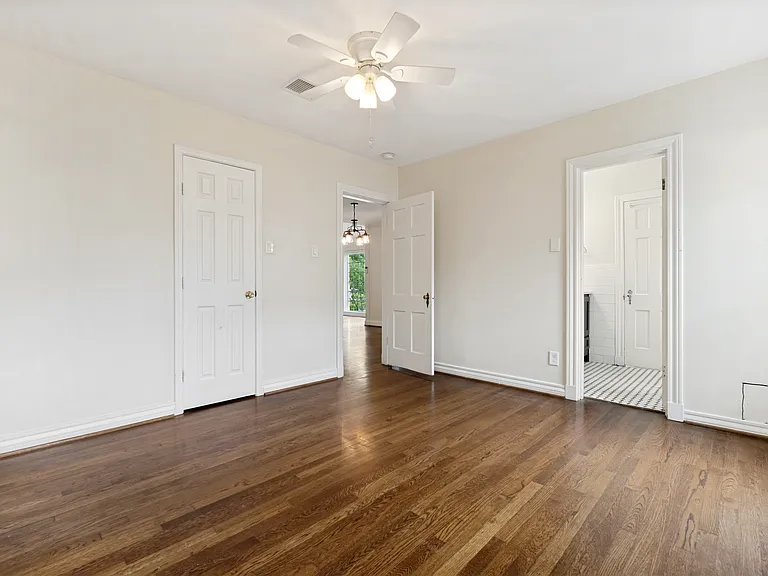 615 S Montclair Ave — Photo 19