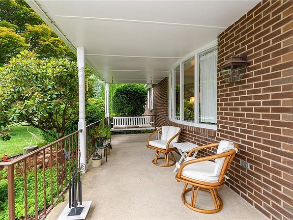 3rd image of 4185 Greenwood Dr