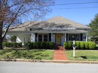 302 S Hill St, Decatur, TX 76234