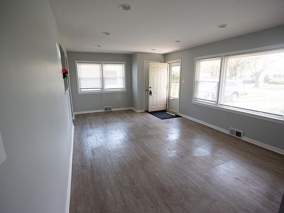 Spacious living room