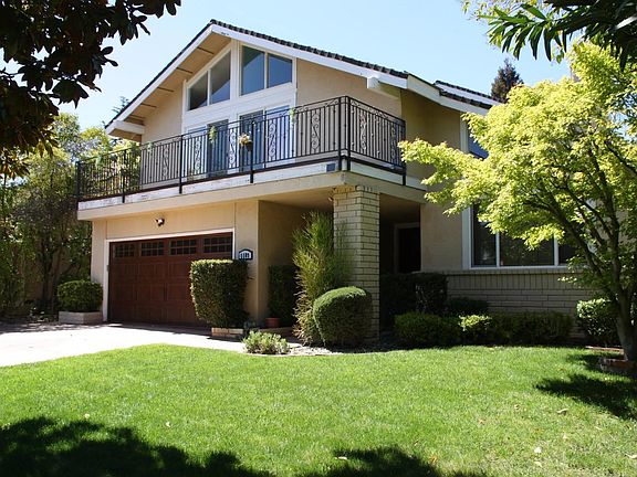 3rd image of 262 Prairiewood Ct