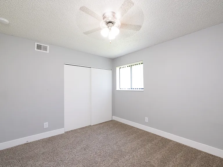 Glendale Apartments — Photo 14