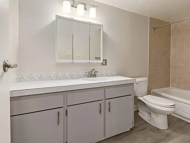 2526 Thompson Cres SE — Photo 6