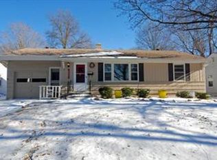 8325 Ward Pkwy, Kansas City, MO 64114