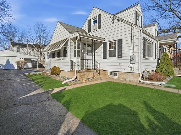 2nd image of 22 Cooley St