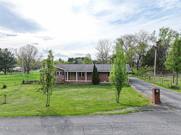 2nd image of 460 Meadowbrook Rd