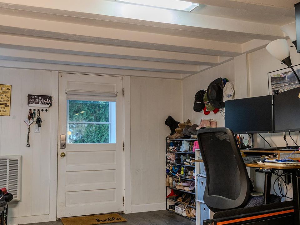 Entry/office or dining room