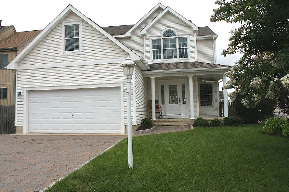 1026 Capstan Dr photo 1