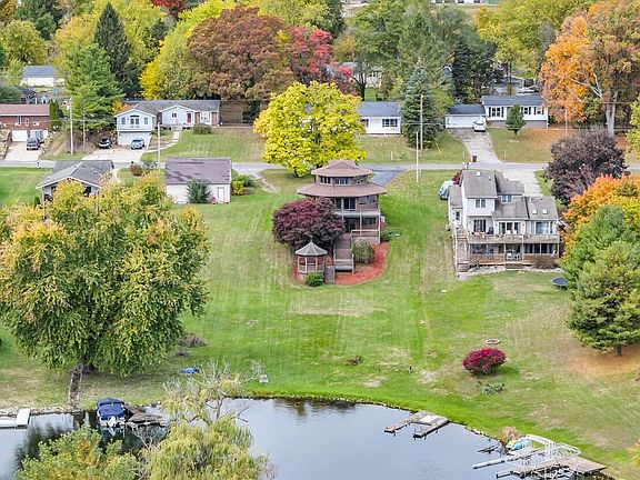 3rd image of 490 Skyline Dr