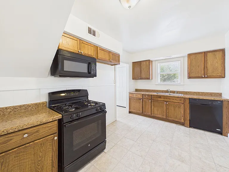 701 Sunset Ter — Photo 9