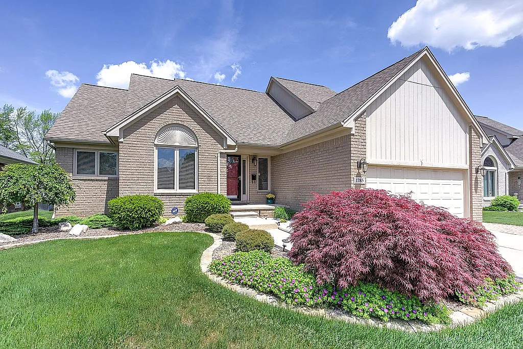 1785 Castlewood Dr photo 1