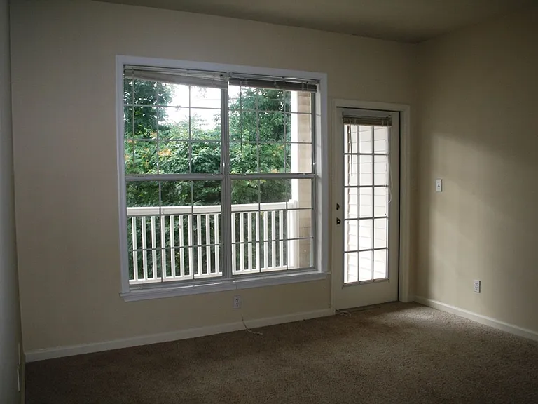 300 Riverbend Dr #2B — Photo 10