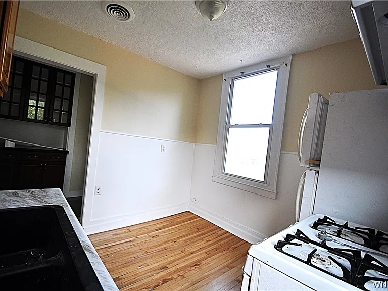 8525 Main St — Photo 6