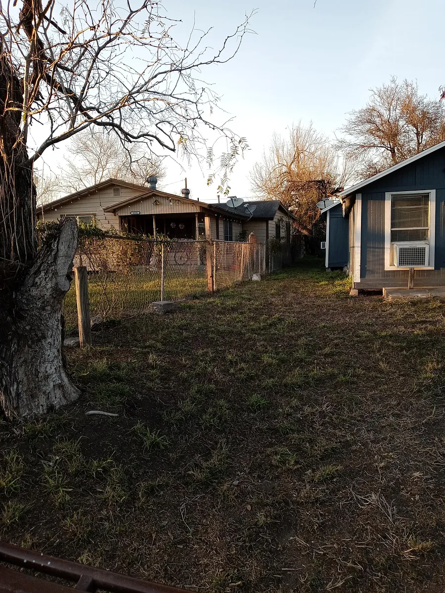Building Photo - 1128 E Kenedy Ave